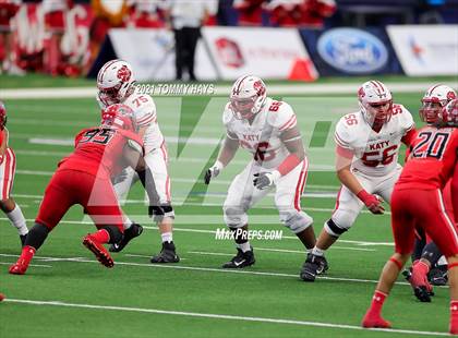 Thumbnail 2 in Cedar Hill vs. Katy (UIL Class 6A D2 Final) photogallery.