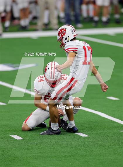 Thumbnail 2 in Cedar Hill vs. Katy (UIL Class 6A D2 Final) photogallery.