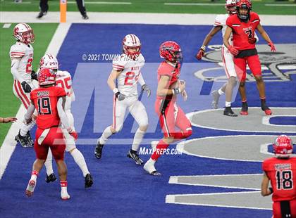 Thumbnail 3 in Cedar Hill vs. Katy (UIL Class 6A D2 Final) photogallery.