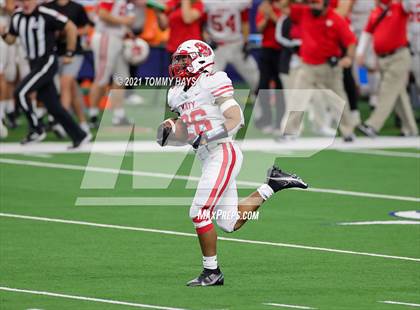 Thumbnail 3 in Cedar Hill vs. Katy (UIL Class 6A D2 Final) photogallery.