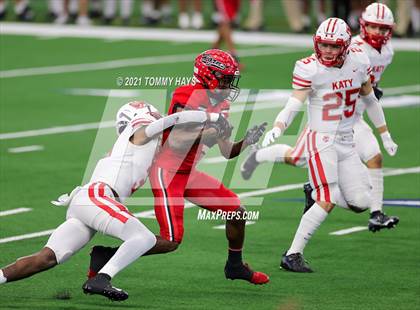 Thumbnail 2 in Cedar Hill vs. Katy (UIL Class 6A D2 Final) photogallery.