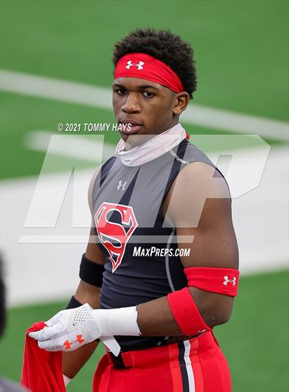Thumbnail 3 in Cedar Hill vs. Katy (UIL Class 6A D2 Final) photogallery.