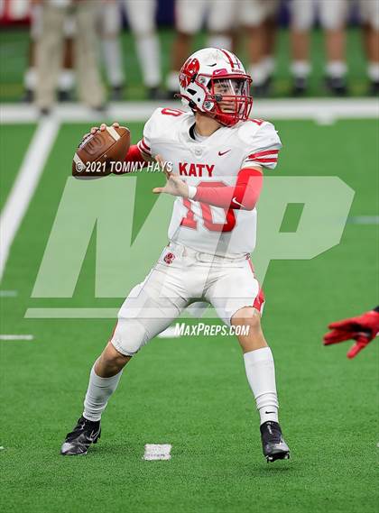 Thumbnail 1 in Cedar Hill vs. Katy (UIL Class 6A D2 Final) photogallery.