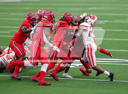 Thumbnail 2 in Cedar Hill vs. Katy (UIL Class 6A D2 Final) photogallery.