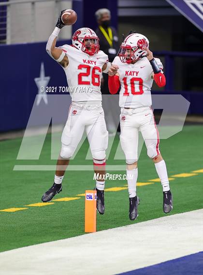 Thumbnail 2 in Cedar Hill vs. Katy (UIL Class 6A D2 Final) photogallery.