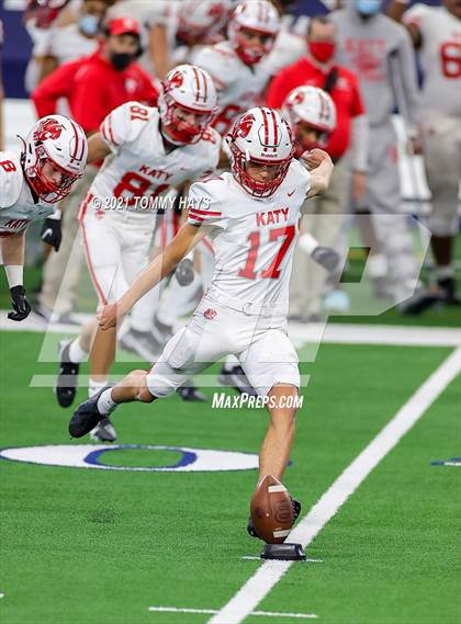 Thumbnail 1 in Cedar Hill vs. Katy (UIL Class 6A D2 Final) photogallery.
