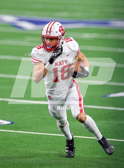 Thumbnail 3 in Cedar Hill vs. Katy (UIL Class 6A D2 Final) photogallery.