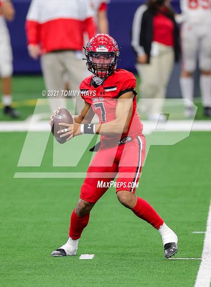 Thumbnail 3 in Cedar Hill vs. Katy (UIL Class 6A D2 Final) photogallery.