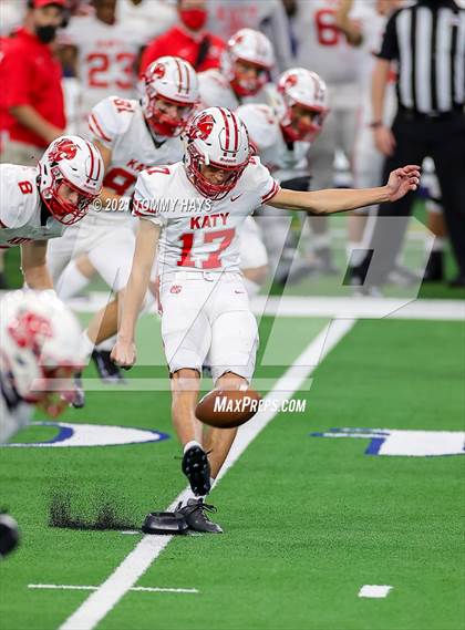 Thumbnail 1 in Cedar Hill vs. Katy (UIL Class 6A D2 Final) photogallery.