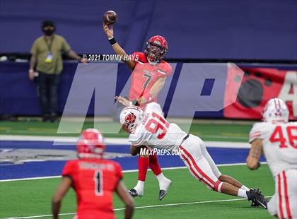 Thumbnail 3 in Cedar Hill vs. Katy (UIL Class 6A D2 Final) photogallery.