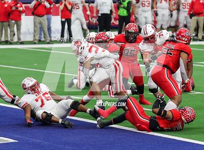Thumbnail 3 in Cedar Hill vs. Katy (UIL Class 6A D2 Final) photogallery.
