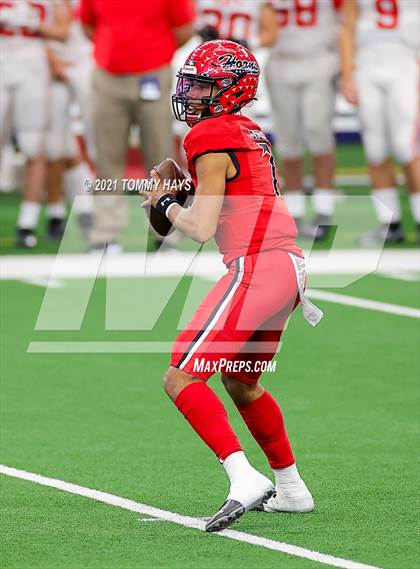 Thumbnail 2 in Cedar Hill vs. Katy (UIL Class 6A D2 Final) photogallery.