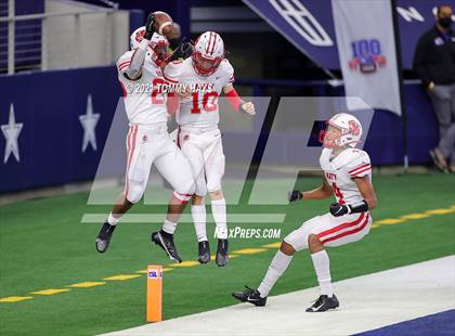 Thumbnail 2 in Cedar Hill vs. Katy (UIL Class 6A D2 Final) photogallery.