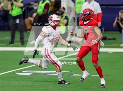 Thumbnail 3 in Cedar Hill vs. Katy (UIL Class 6A D2 Final) photogallery.