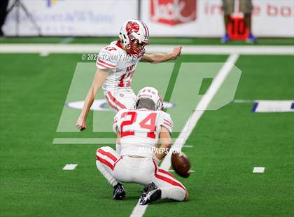 Thumbnail 3 in Cedar Hill vs. Katy (UIL Class 6A D2 Final) photogallery.