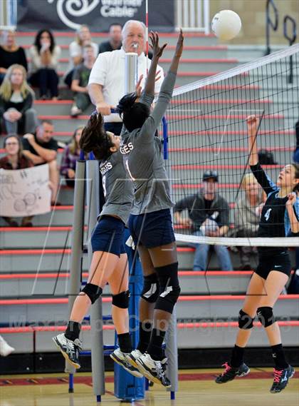 Thumbnail 2 in Tri-City Christian vs. Calvin Christian (CIF SDS D3 Final) photogallery.