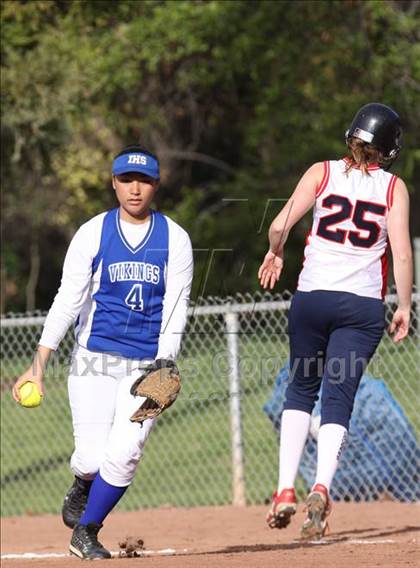 Thumbnail 3 in Campolindo vs Irvington (Queen of the Mountain) photogallery.