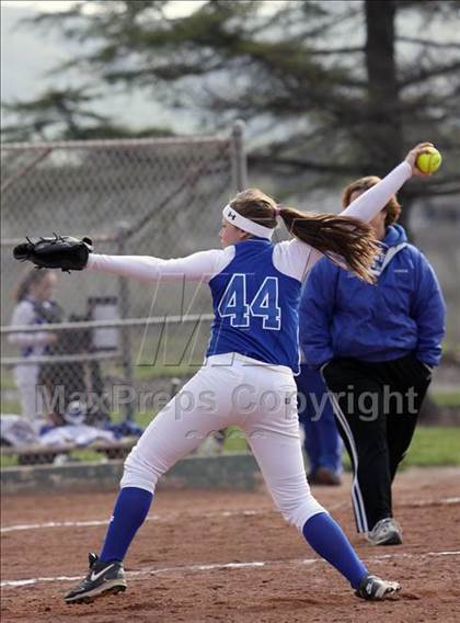 Thumbnail 1 in Campolindo vs Irvington (Queen of the Mountain) photogallery.