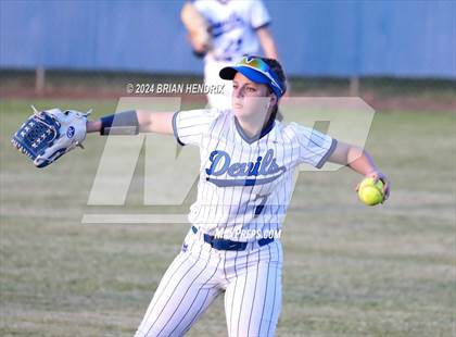 Thumbnail 2 in Lincolnton @ Maiden (DH game 2) photogallery.