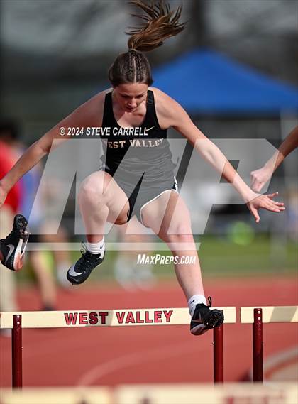 Thumbnail 3 in Eagle Relays (Hurdles) photogallery.