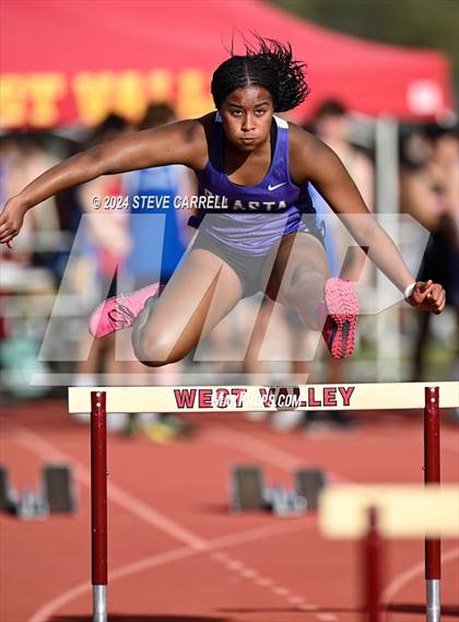 Thumbnail 1 in Eagle Relays (Hurdles) photogallery.