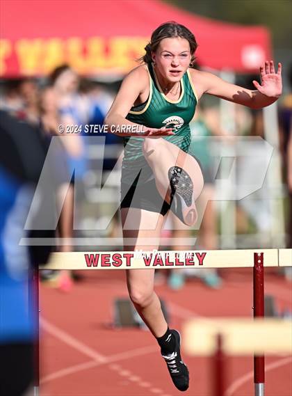 Thumbnail 1 in Eagle Relays (Hurdles) photogallery.