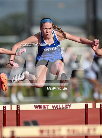 Thumbnail 3 in Eagle Relays (Hurdles) photogallery.