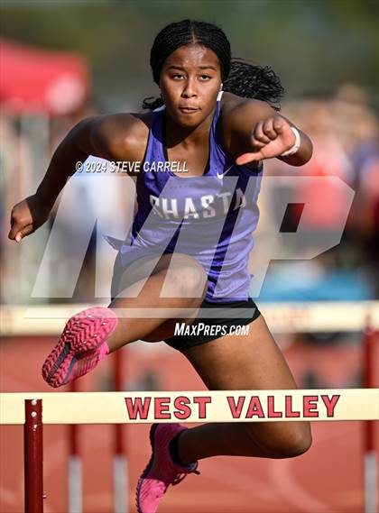 Thumbnail 3 in Eagle Relays (Hurdles) photogallery.