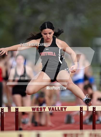 Thumbnail 2 in Eagle Relays (Hurdles) photogallery.