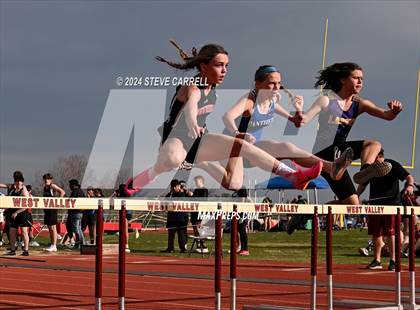 Thumbnail 3 in Eagle Relays (Hurdles) photogallery.