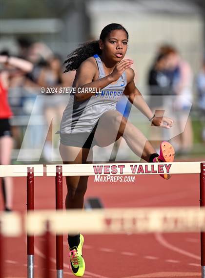 Thumbnail 1 in Eagle Relays (Hurdles) photogallery.