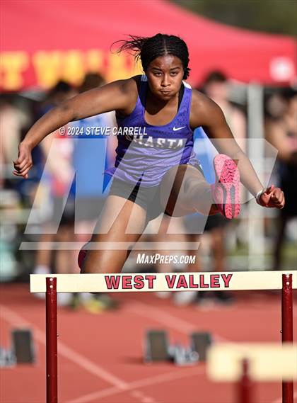 Thumbnail 3 in Eagle Relays (Hurdles) photogallery.