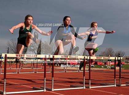Thumbnail 1 in Eagle Relays (Hurdles) photogallery.