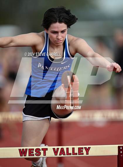 Thumbnail 2 in Eagle Relays (Hurdles) photogallery.