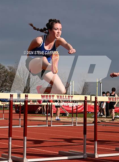 Thumbnail 1 in Eagle Relays (Hurdles) photogallery.