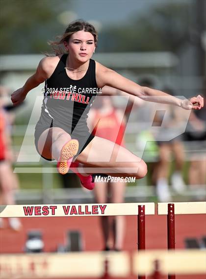 Thumbnail 3 in Eagle Relays (Hurdles) photogallery.