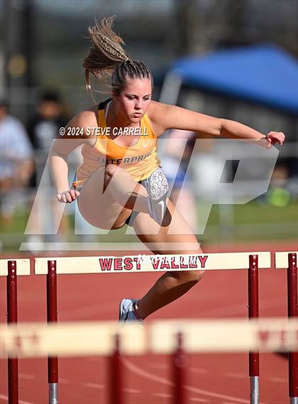 Thumbnail 1 in Eagle Relays (Hurdles) photogallery.