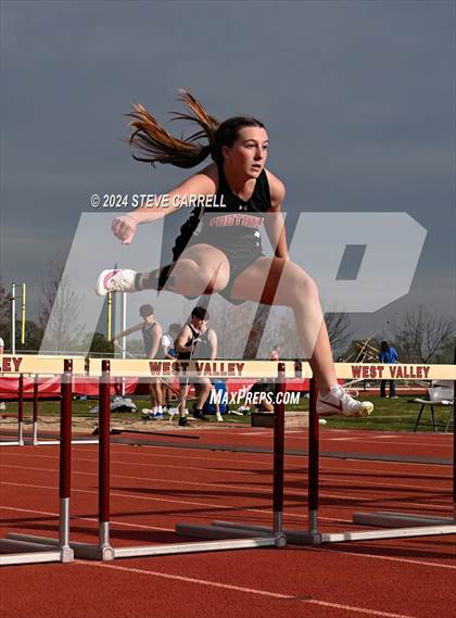 Thumbnail 2 in Eagle Relays (Hurdles) photogallery.