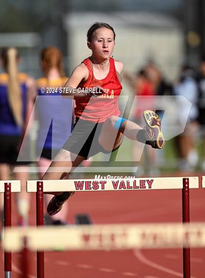 Thumbnail 3 in Eagle Relays (Hurdles) photogallery.