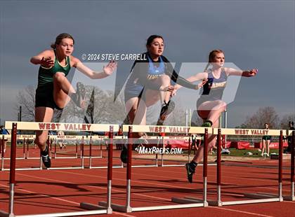 Thumbnail 3 in Eagle Relays (Hurdles) photogallery.