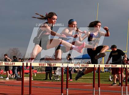 Thumbnail 2 in Eagle Relays (Hurdles) photogallery.