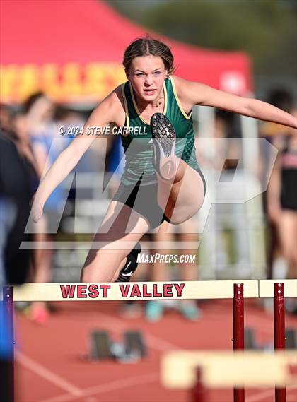 Thumbnail 3 in Eagle Relays (Hurdles) photogallery.