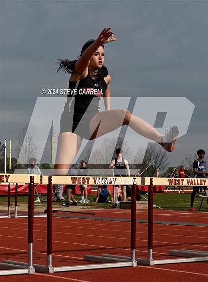 Thumbnail 1 in Eagle Relays (Hurdles) photogallery.