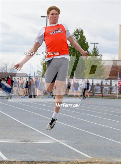 Thumbnail 2 in Alpha Invitational (Long Jump) photogallery.
