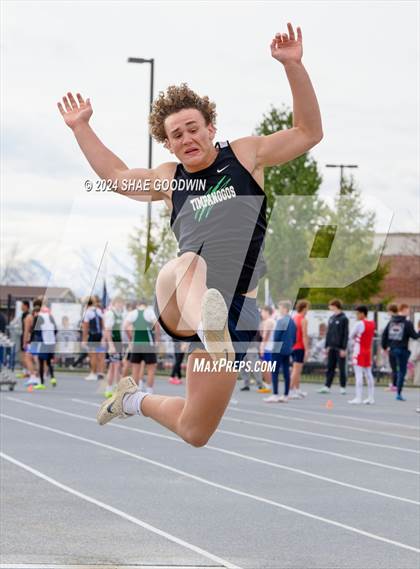 Thumbnail 2 in Alpha Invitational (Long Jump) photogallery.