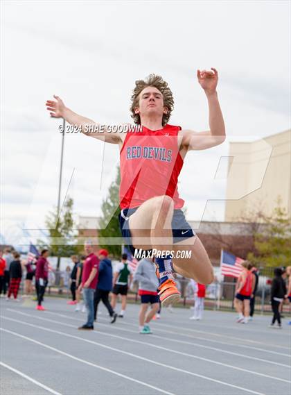 Thumbnail 1 in Alpha Invitational (Long Jump) photogallery.