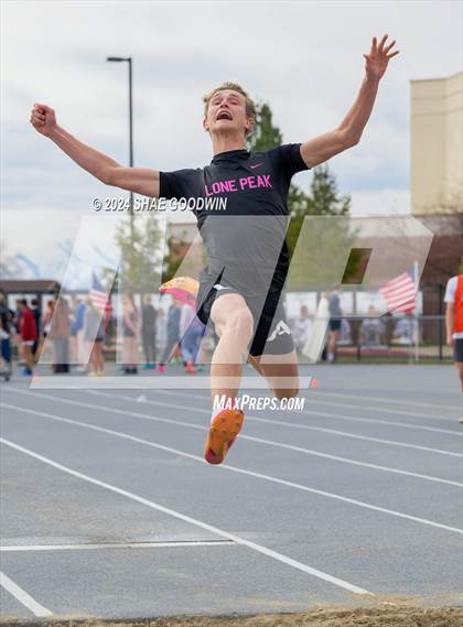 Thumbnail 2 in Alpha Invitational (Long Jump) photogallery.