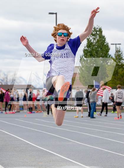 Thumbnail 2 in Alpha Invitational (Long Jump) photogallery.