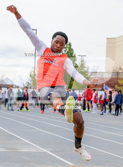 Thumbnail 2 in Alpha Invitational (Long Jump) photogallery.