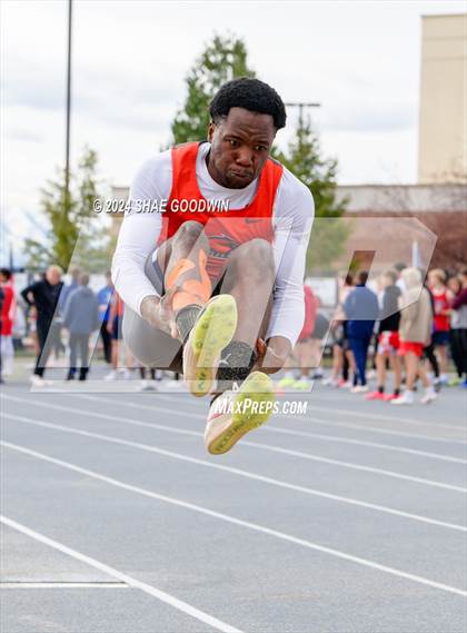 Thumbnail 2 in Alpha Invitational (Long Jump) photogallery.
